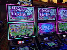 Mobile banking interface showing QRIS payment options for cheat slot VIP Roulette deposits